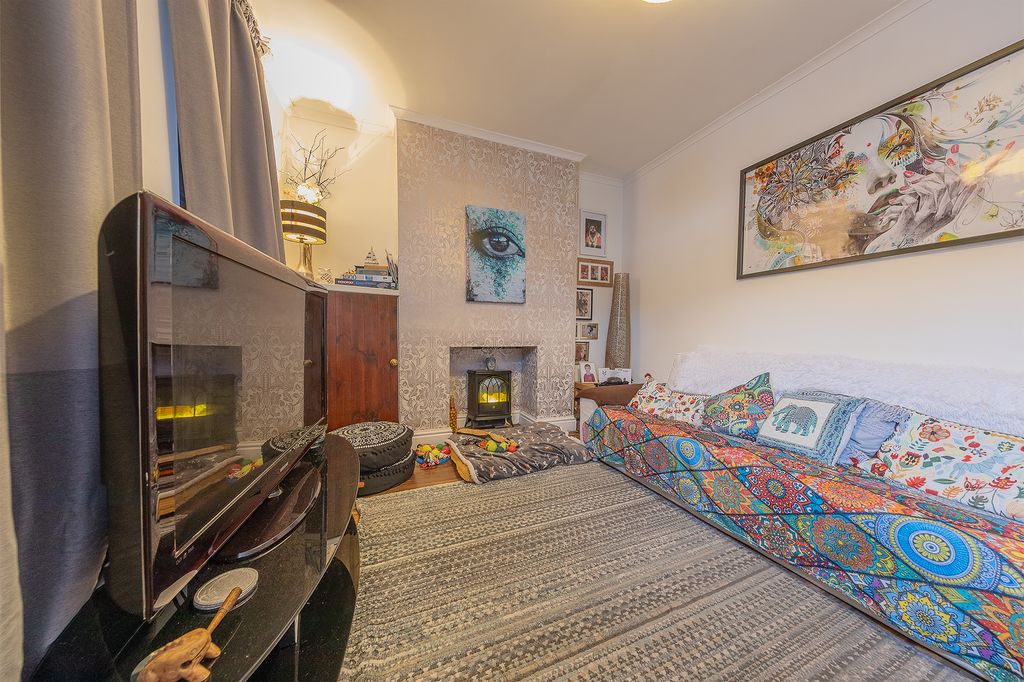 Property photo 1 of 17