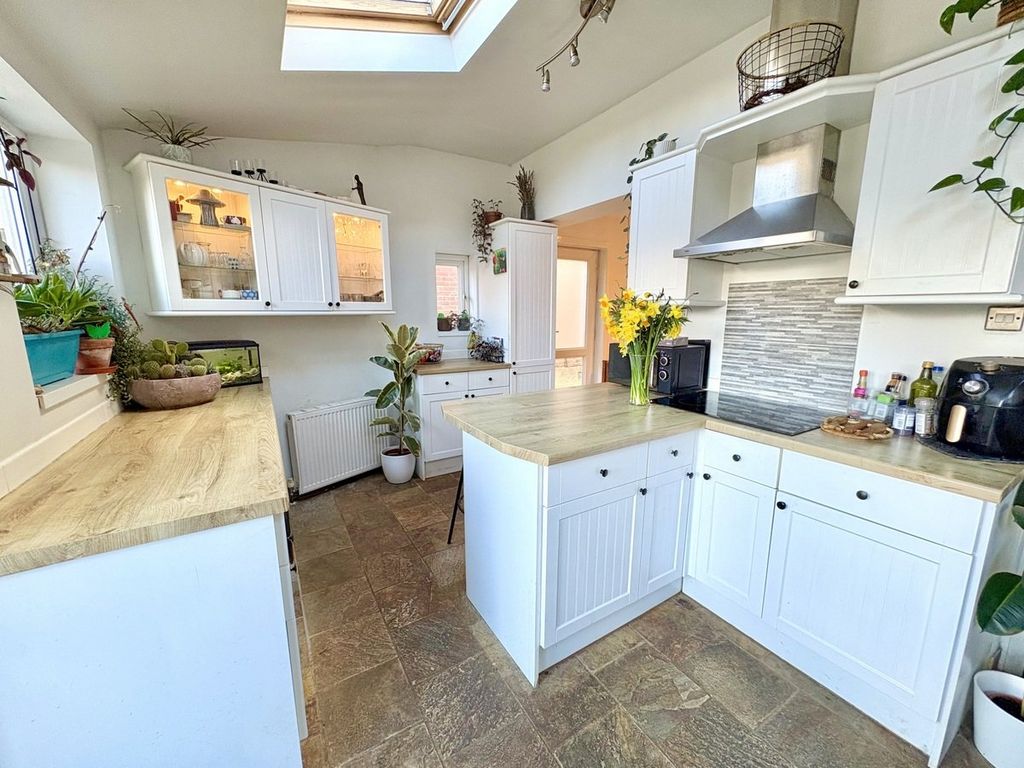 Property photo 2 of 27