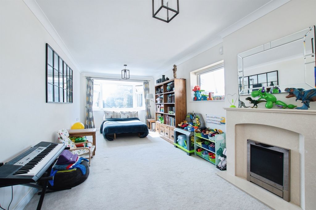 Property photo 2 of 17