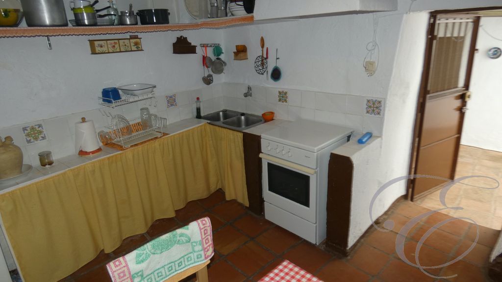 Property photo 3 of 12
