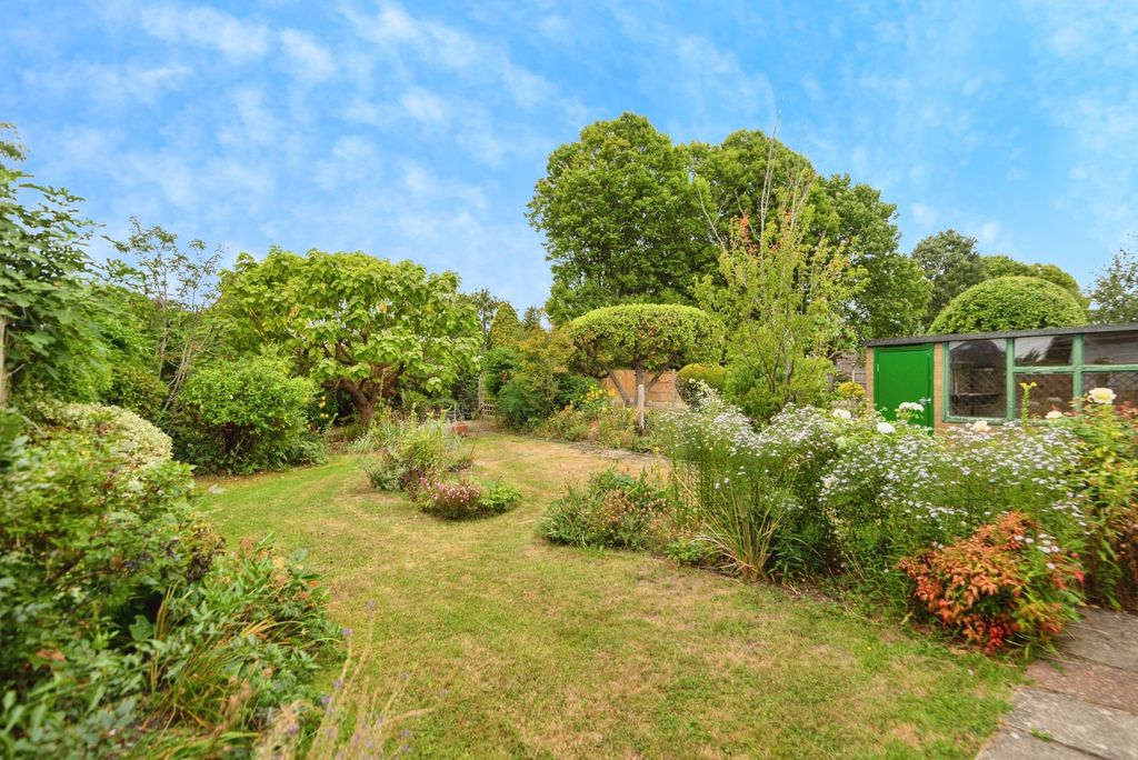 Property photo 2 of 17 Garden