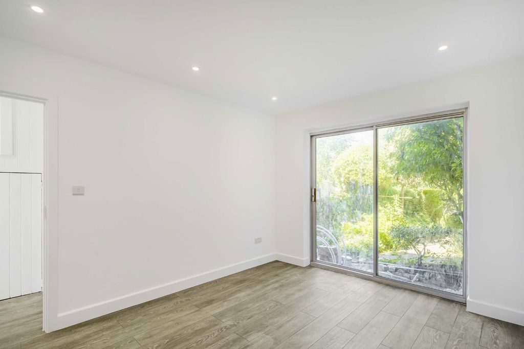 Property photo 3 of 8