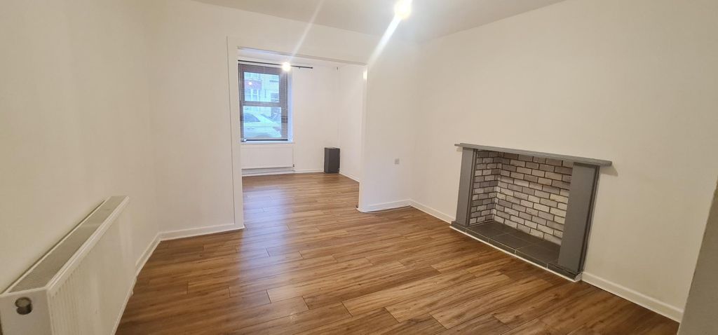Property photo 2 of 14 Living Room