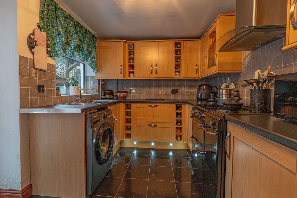 Property photo 3 of 31