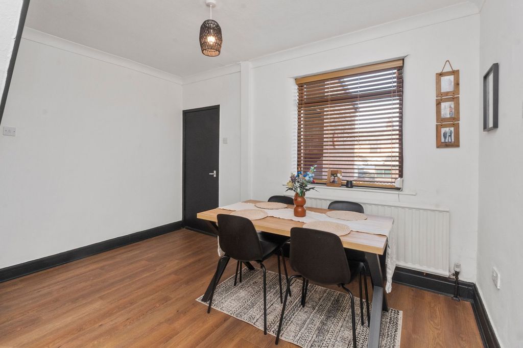 Property photo 3 of 27