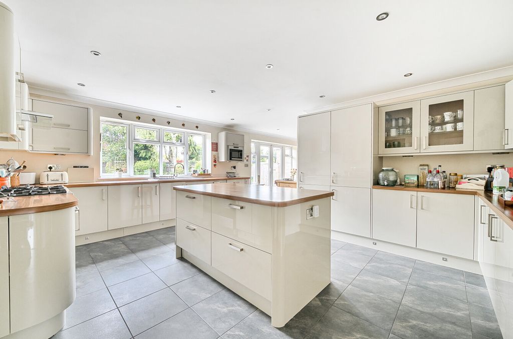Property photo 2 of 19 1295029-32-682E13...
