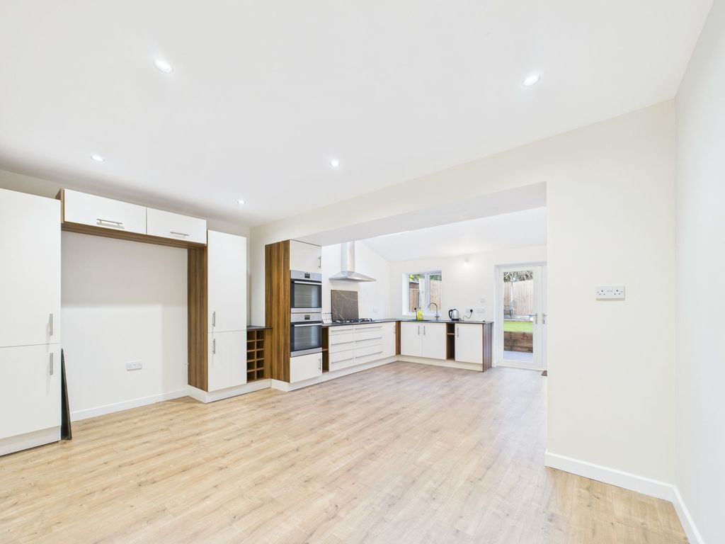 Property photo 3 of 27