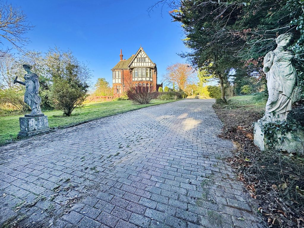 Property photo 2 of 31