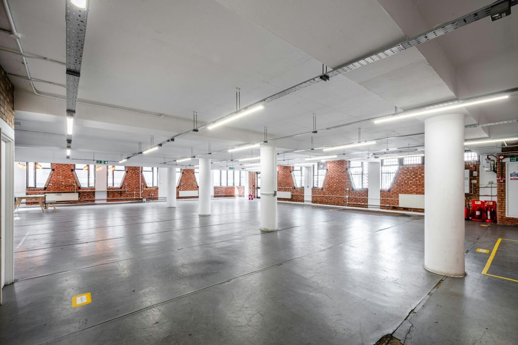 Property photo 2 of 14 Bayford St Bus' Centre U8 - Low Res 13.Jpg
