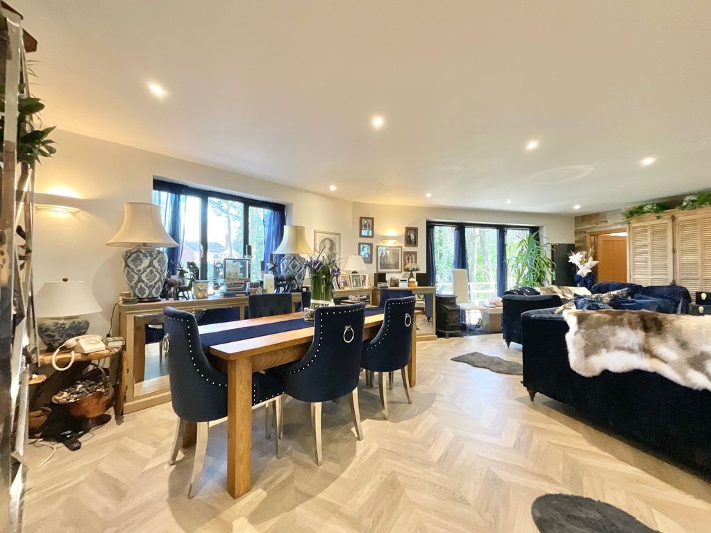 Property photo 3 of 34