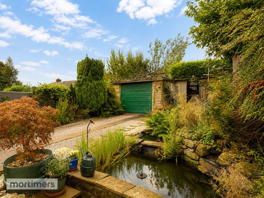 Property photo 3 of 15 Garden/Garage