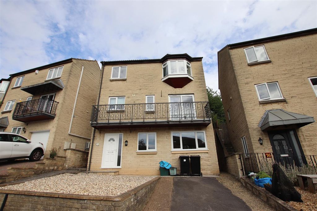 Property photo 1 of 17 External