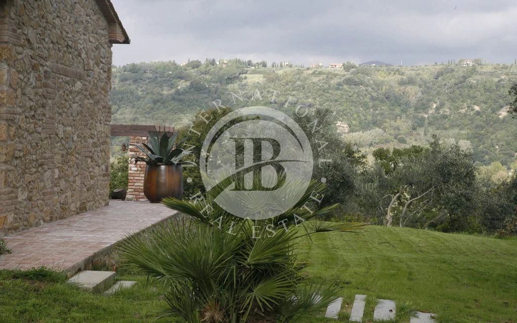 Property photo 2 of 33