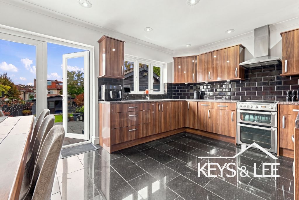 Property photo 3 of 17 5893233