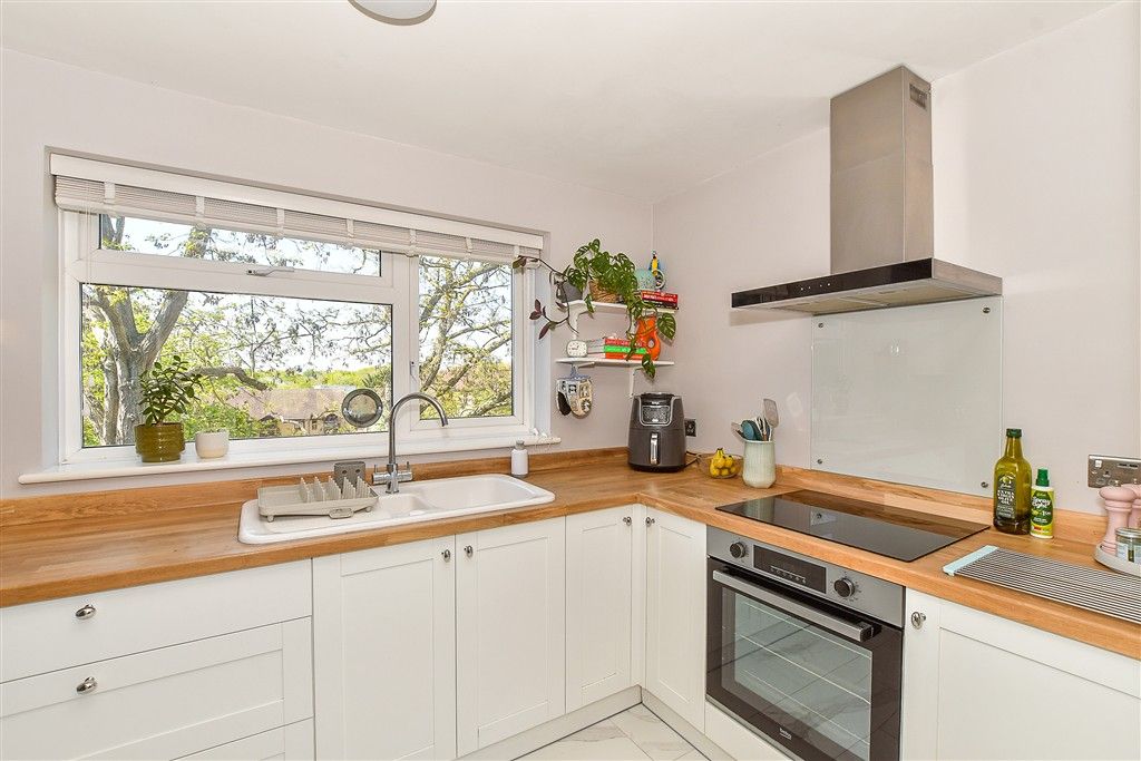 Property photo 3 of 7 Kitchen