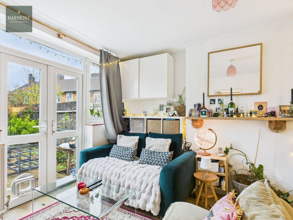 Property photo 1 of 19 Living Room