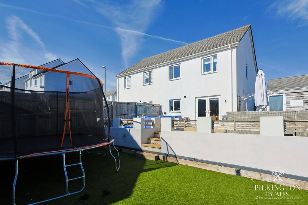Property photo 2 of 15 5257464