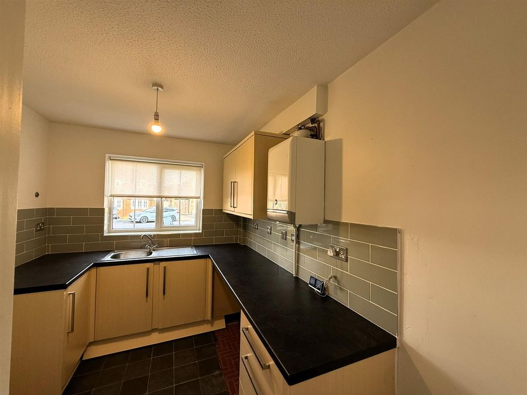 Property photo 3 of 16 Kitchen