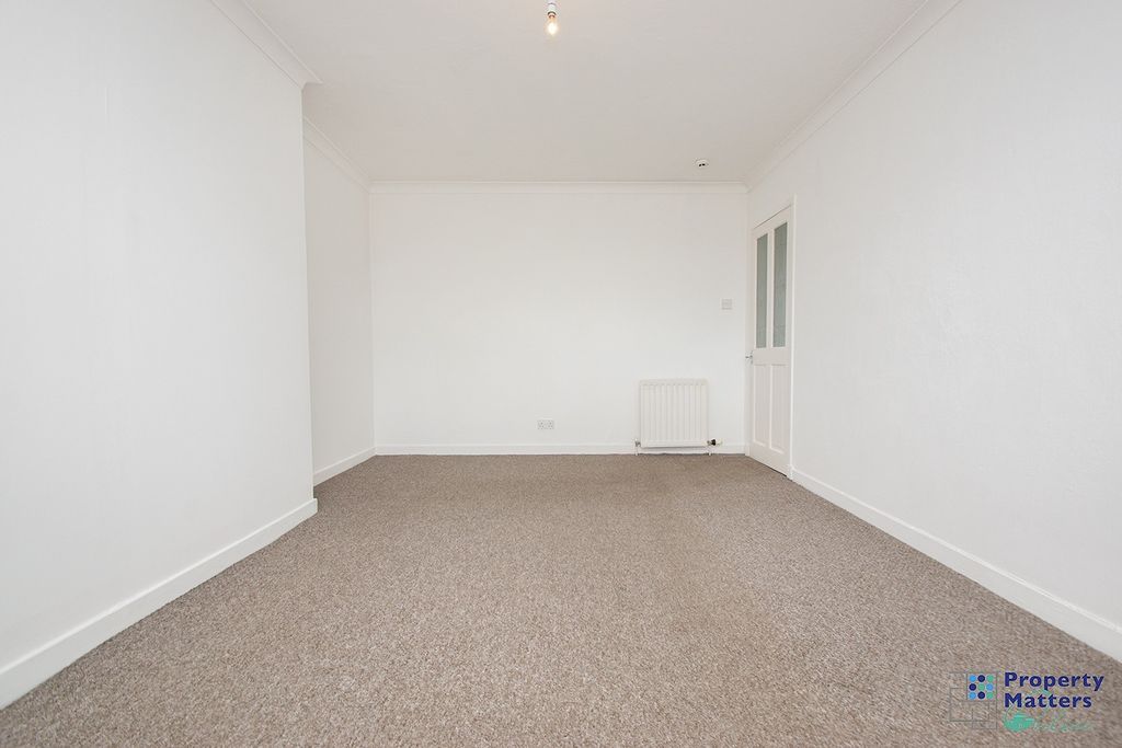 Property photo 3 of 11 Living Room