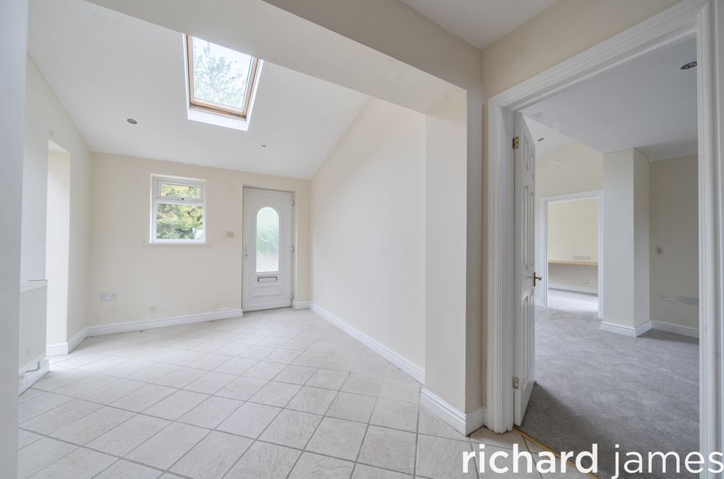 Property photo 2 of 19 Eb936E92Fa7c4c4Aaa1Adc781E643c43