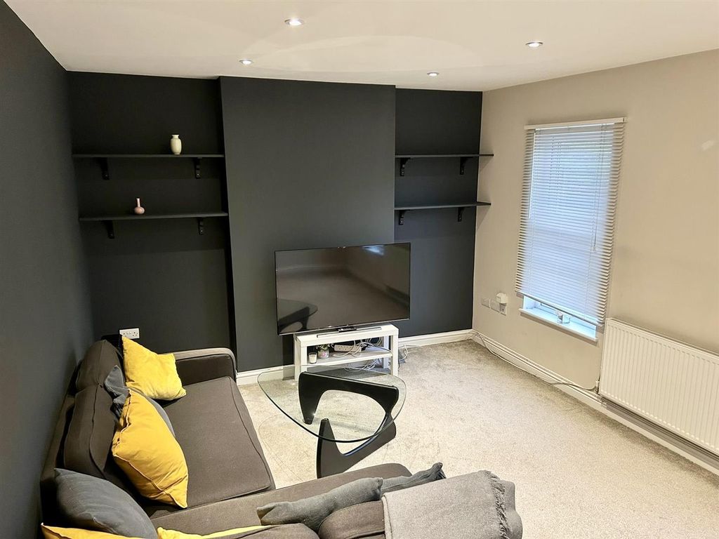 Property photo 2 of 8 55Ecd4Ea-35Af-48Ef-9397-Aab91360E84A.Jpg