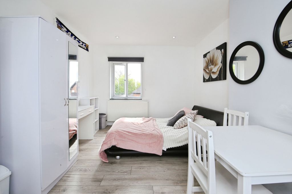 Property photo 2 of 18 Pbox-Img.Jpg