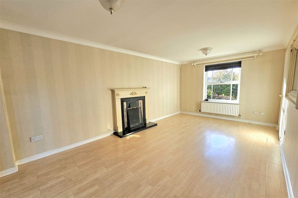 Property photo 2 of 15 Picture No. 11