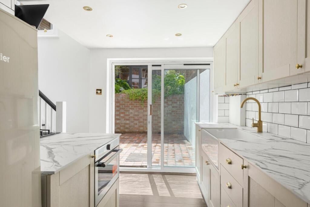 Property photo 3 of 16 4