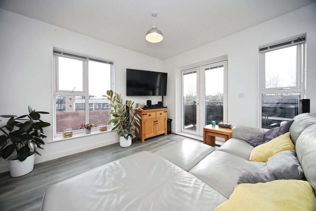 Property photo 2 of 7