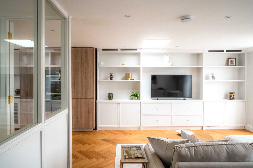 Property photo 1 of 11 Reception Room