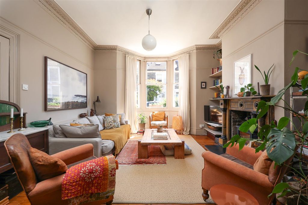 Property photo 2 of 33