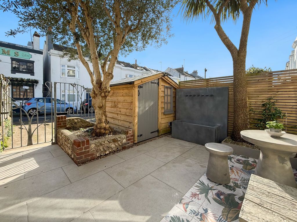 Property photo 3 of 18