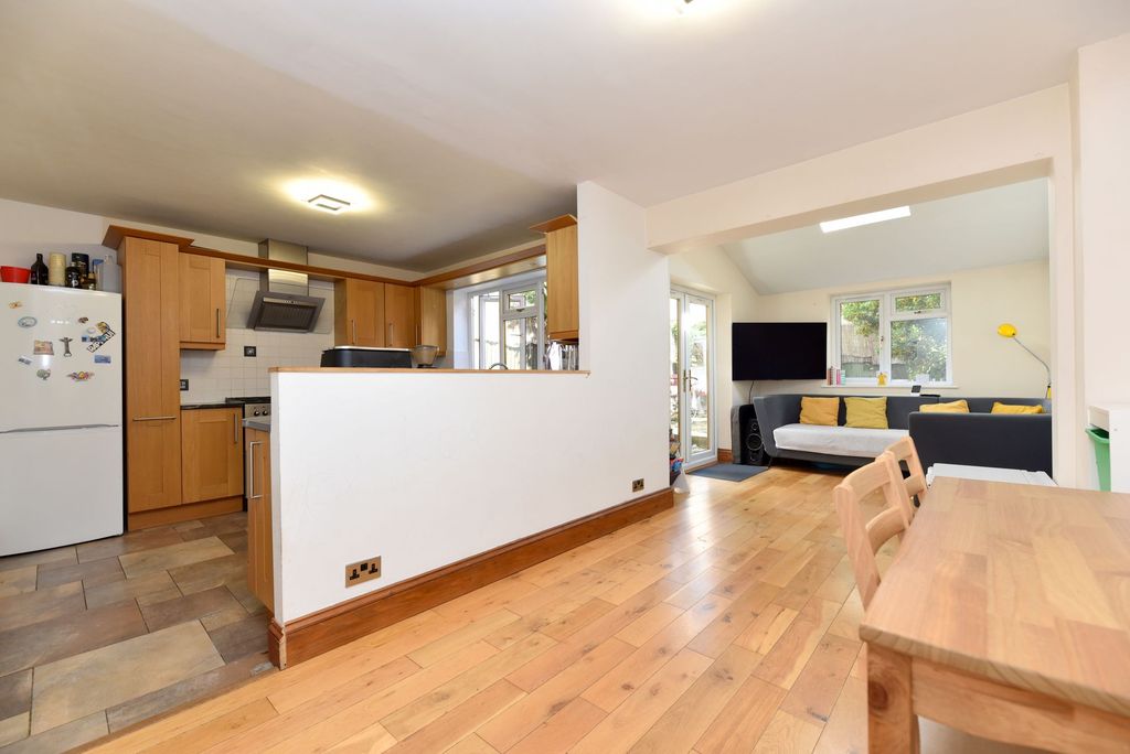 Property photo 3 of 27