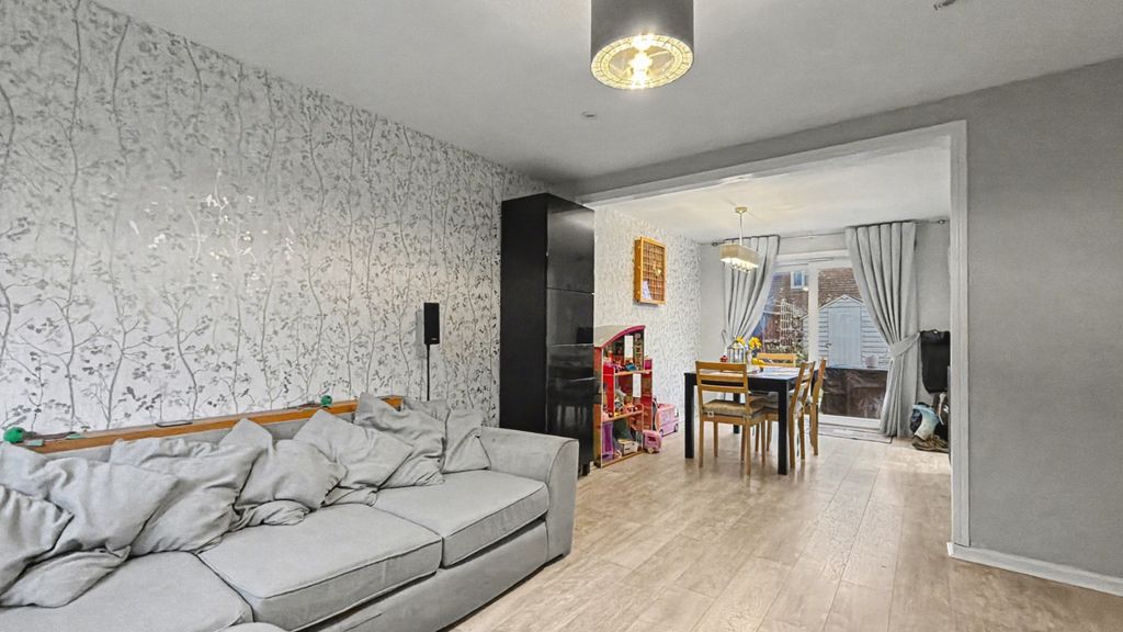 Property photo 3 of 12 4799882