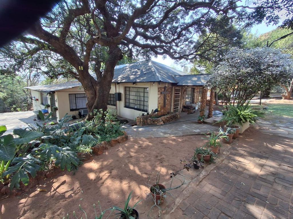 Property photo 2 of 27