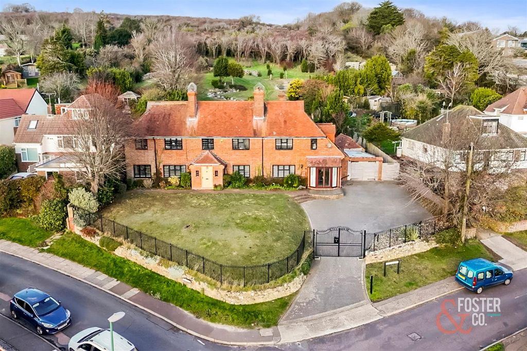 Property photo 1 of 31 Firle Road, 2-052.Jpg