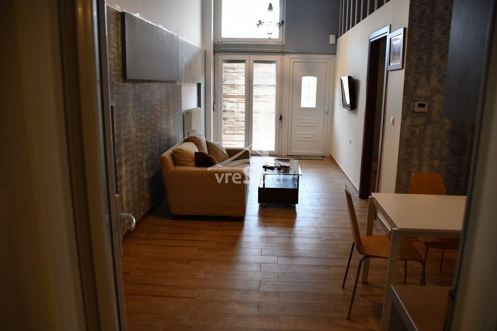 Property photo 1 of 25