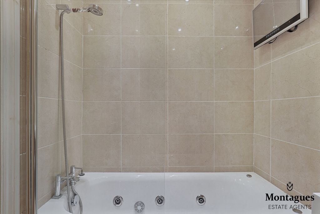 Additional image 18 of 2 bed flat for saleHemnall Street, Epping CM16