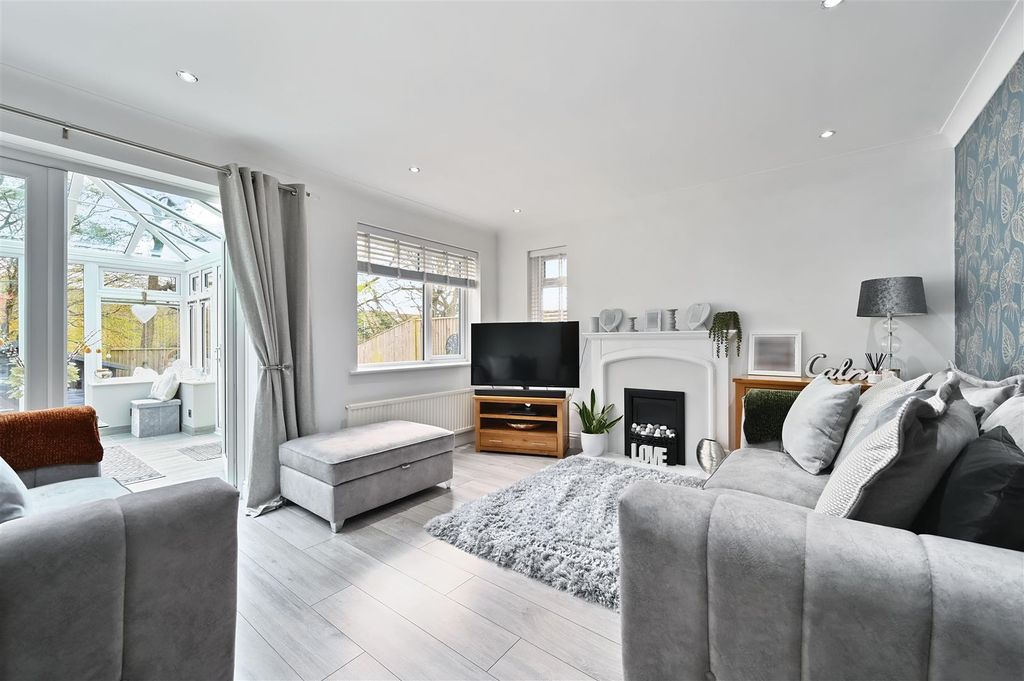 Property photo 2 of 20 Living Space