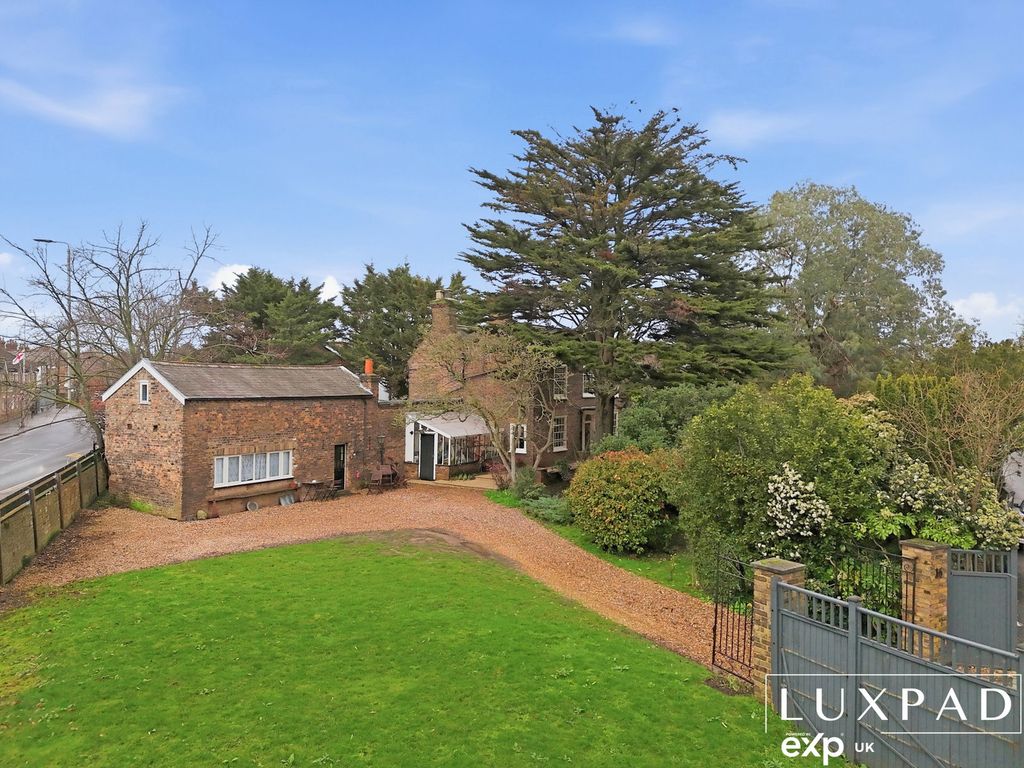 Property photo 2 of 33