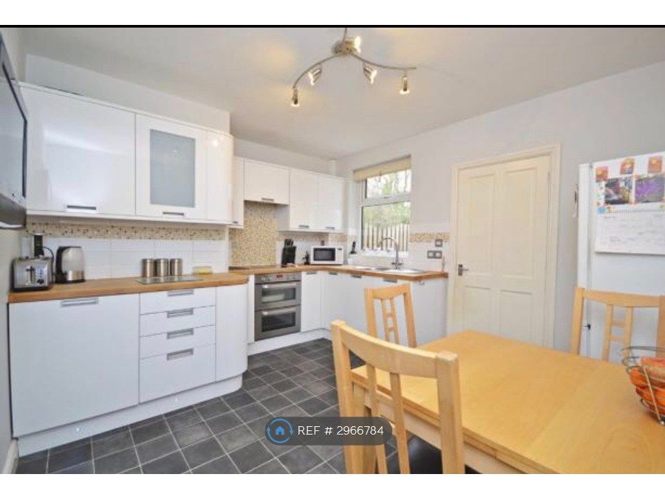 Property photo 2 of 6 Kitchen