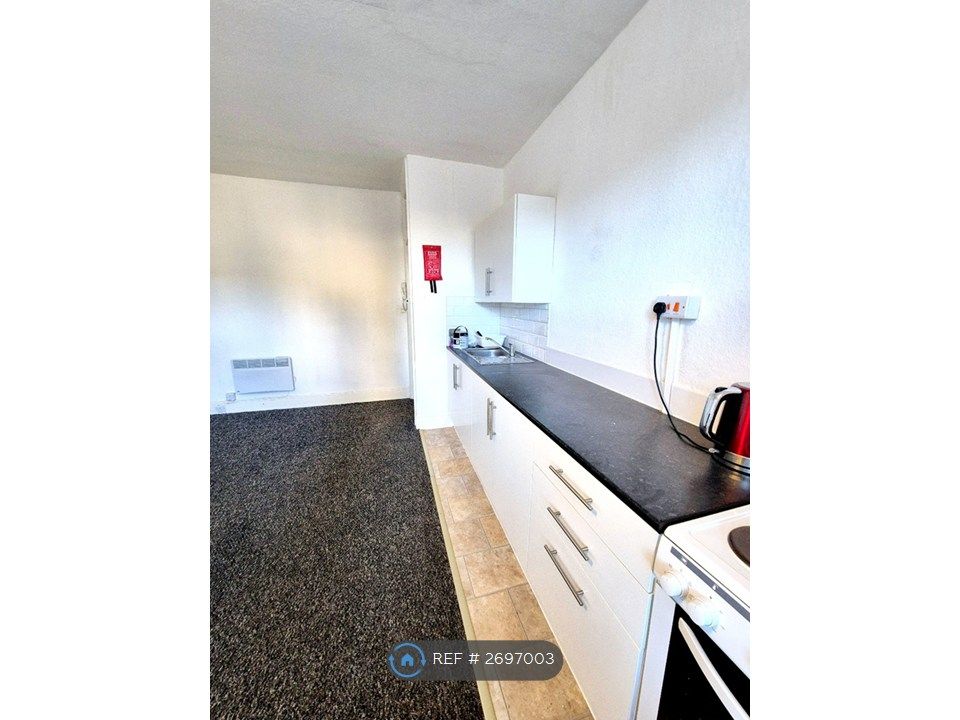 Property photo 3 of 9 Kitchen