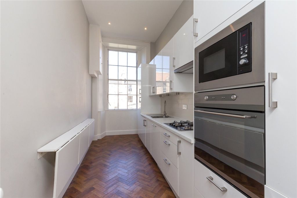 Property photo 3 of 21 Castle Terrace 11