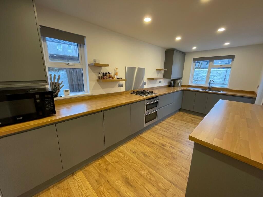 Property photo 2 of 8 Kitchen