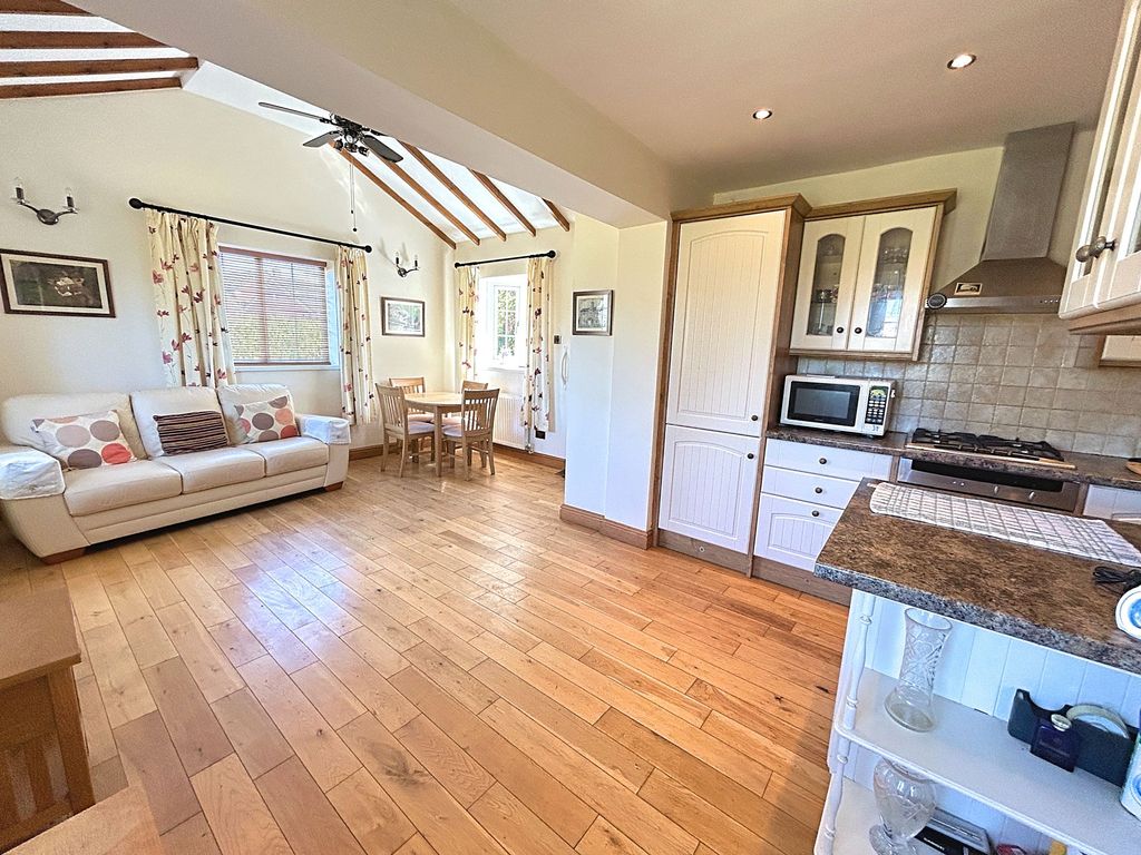Property photo 2 of 21