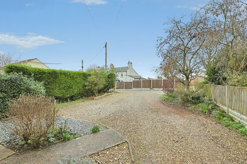 Property photo 2 of 25