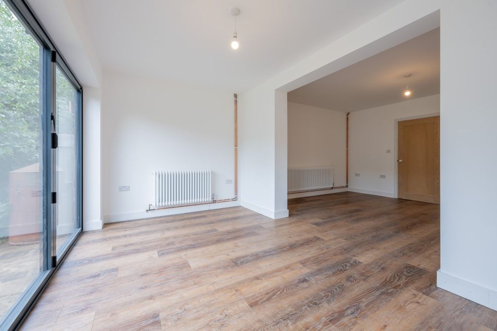Property photo 3 of 26