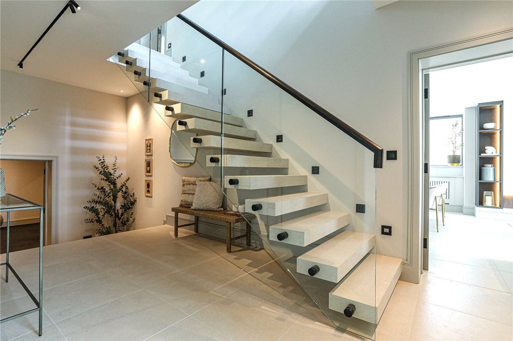 Property photo 2 of 24 Hallway