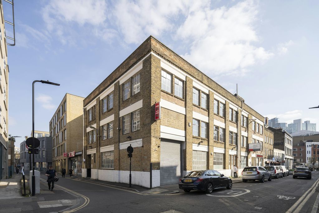 Property photo 1 of 17 External Elevation