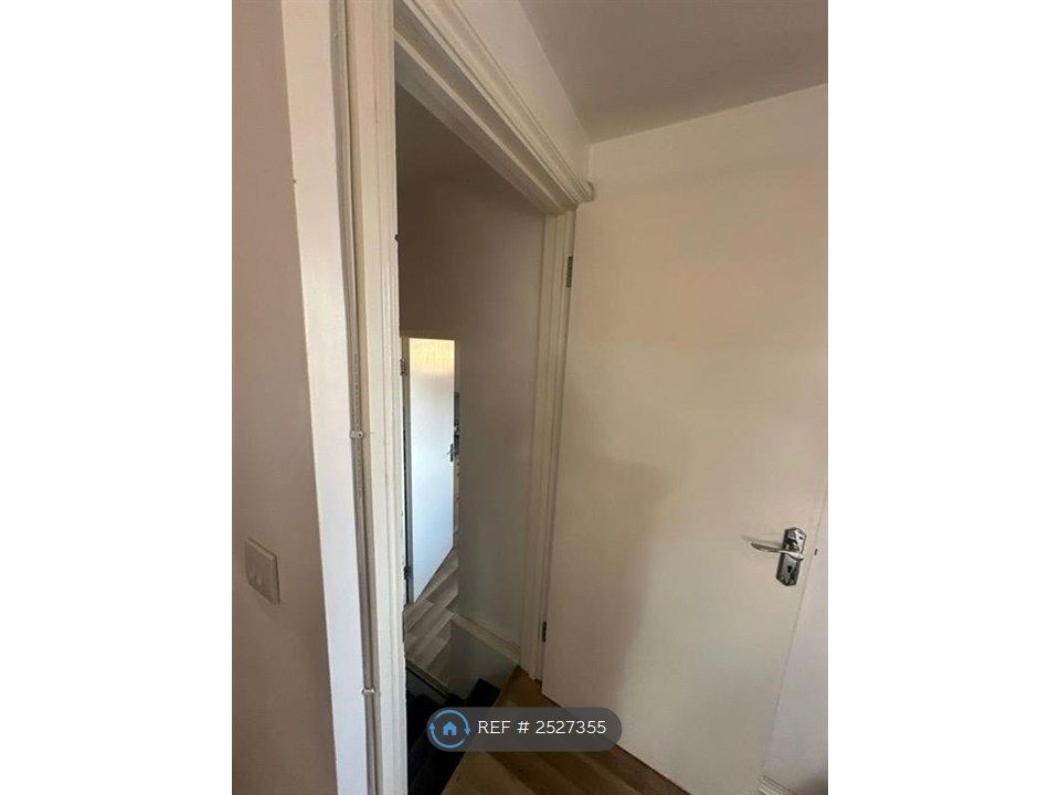 Property photo 3 of 10 Door Entrance